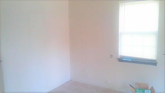 Building Photo - 211 C2 W Bobwhite Ln