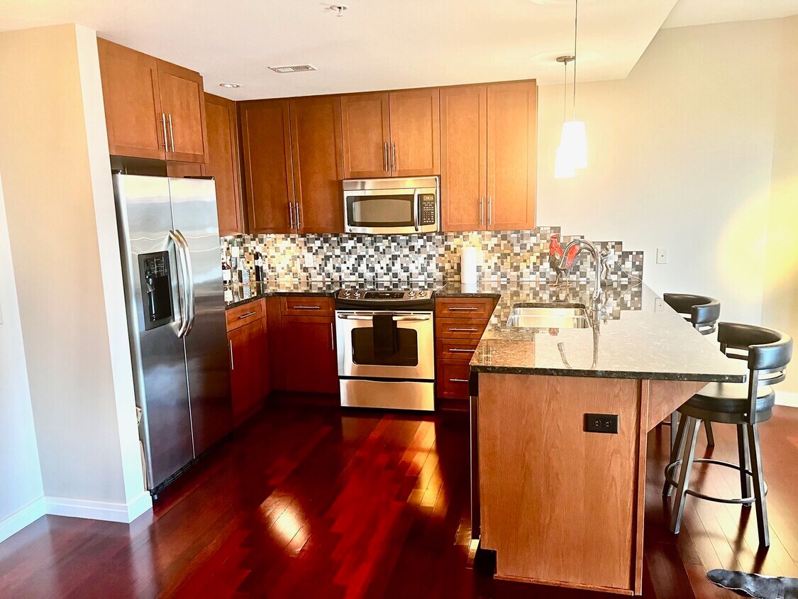 Primary Photo - 220 S 31st Ave