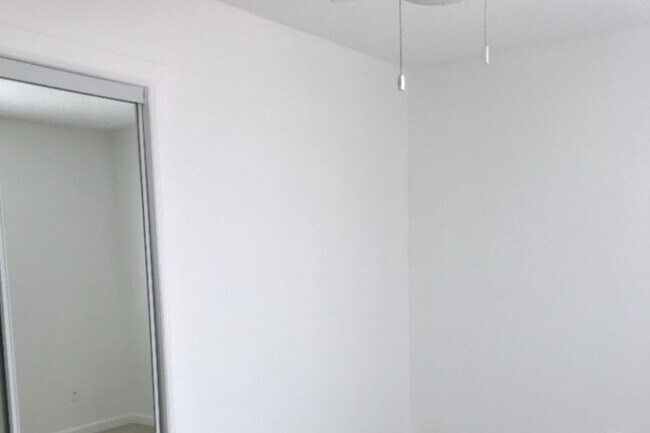 Building Photo - 212 N Juanita Ave