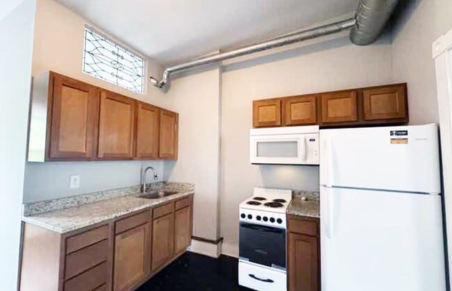 Interior Photo - Ohio 2215-2217-2219