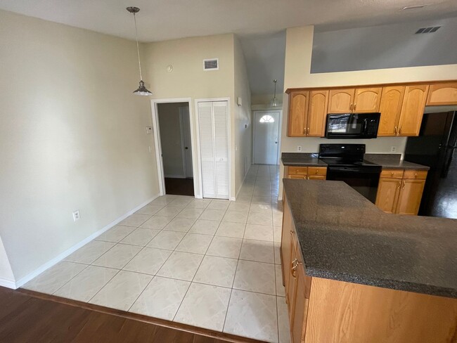 Building Photo - 3 Bedroom 2 Bathroom in Deltona! AVAILABLE...