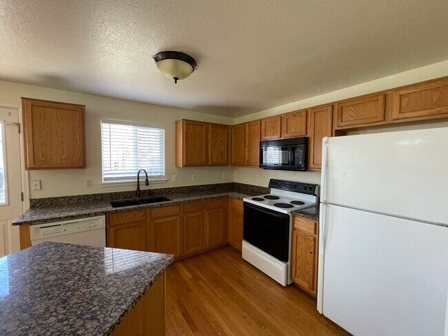 Building Photo - 3B/2.5B Thornton Home Available 1/3/2025