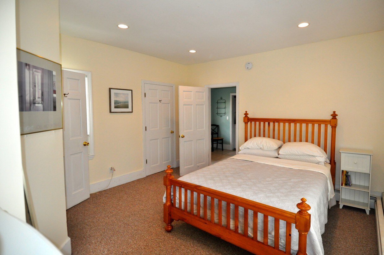 Bedroom - 7 Mill St