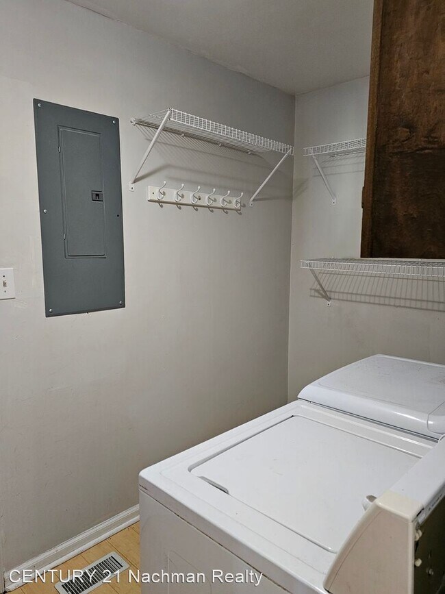 Building Photo - 3 br, 1 bath House - 186 Lori Circle