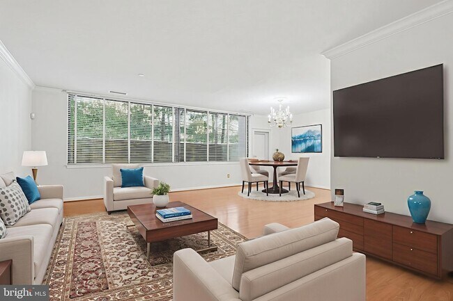 Foto del edificio - 3709 S George Mason Dr