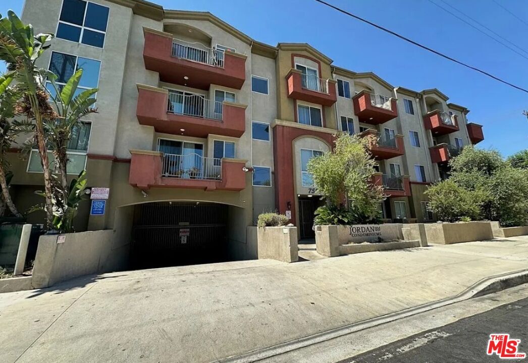 Foto principal - 7551 Jordan Ave