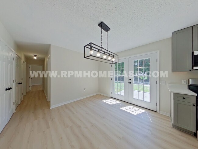 Building Photo - Fully Renovated 5-Bedroom Home with Modern...