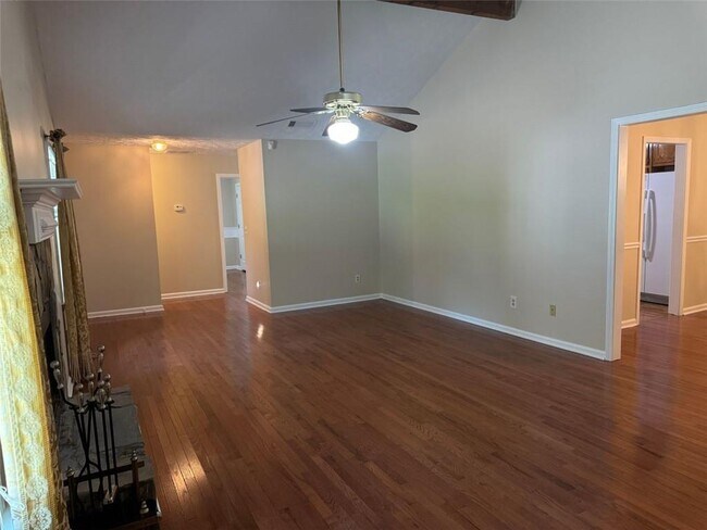 Foto del edificio - 625 Locust Rd