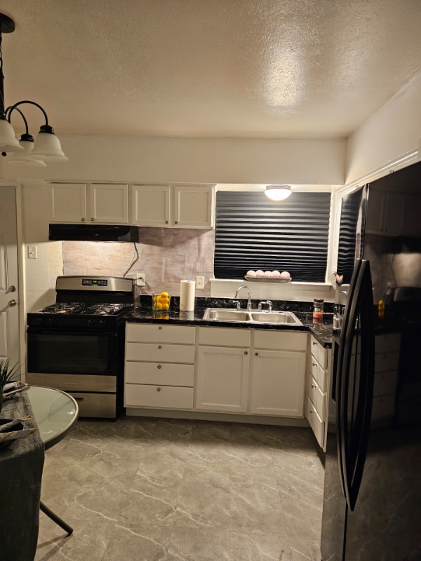 Foto del edificio - 4011 Happy Canyon Dr