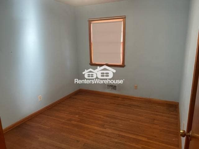 Building Photo - Available now! Classic 3 bedroom and 3 bathroom single family home in Roseville!!!