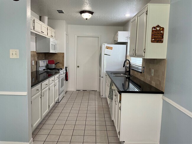 Building Photo - 13322 Canaan Bridge Dr