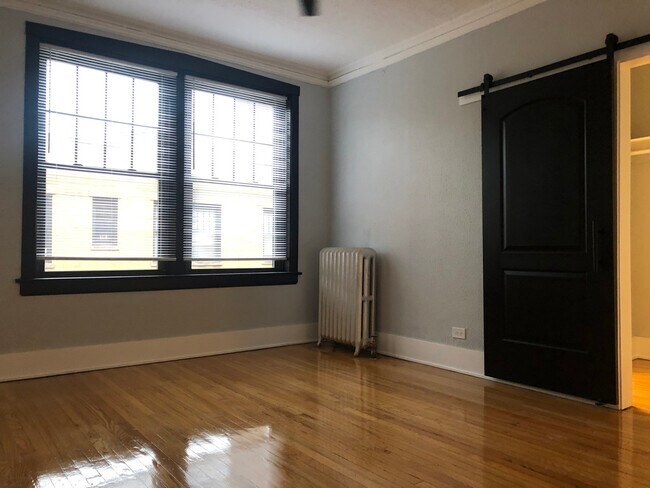 Foto del edificio - 1615 W Belmont Ave