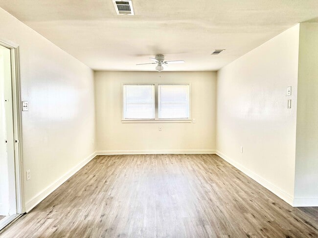 Building Photo - 343 S Fairfax Dr