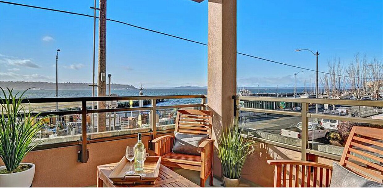 Private Balcony - 1950 Alaskan Way
