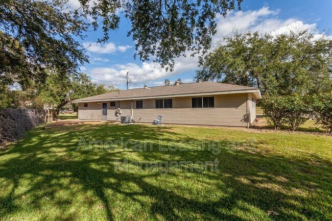Building Photo - 2510 Saba Ln