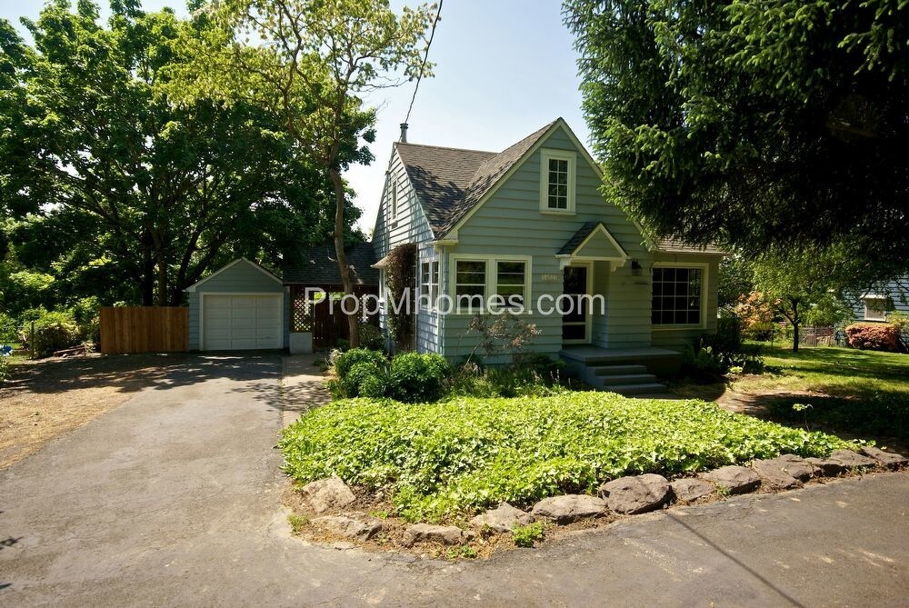 Primary Photo - 14927 SE Oatfield Rd