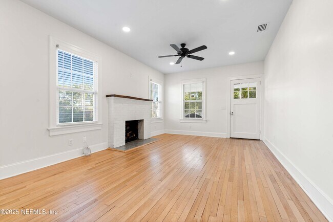 Foto del edificio - 4313 Lexington Ave