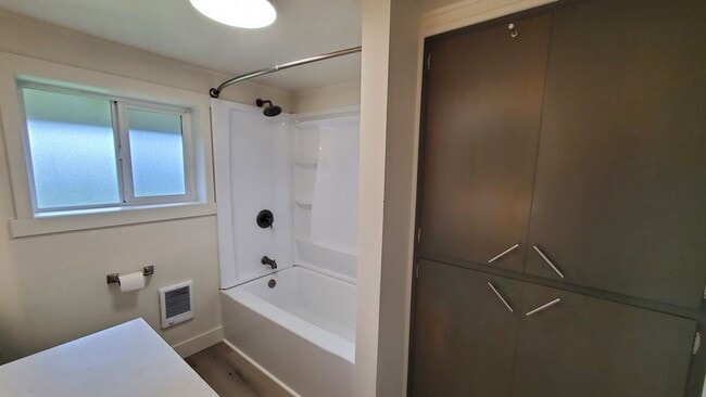 Building Photo - 15358 NE Dopp Rd