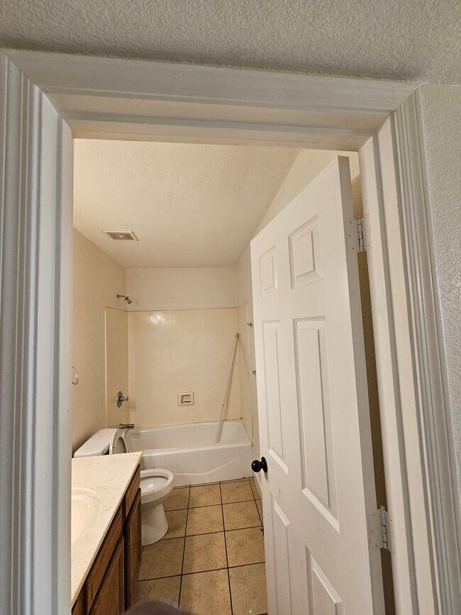 Building Photo - Kalinkin, Alex - 4th St.