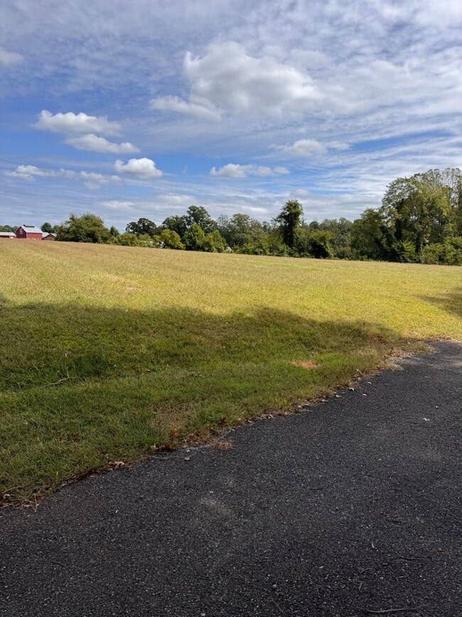 Building Photo - 5 Bedroom || 3 Bathroom Home with All Util...