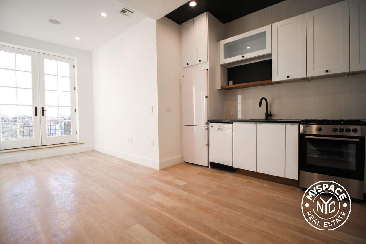 Foto principal - 894 Bushwick Ave
