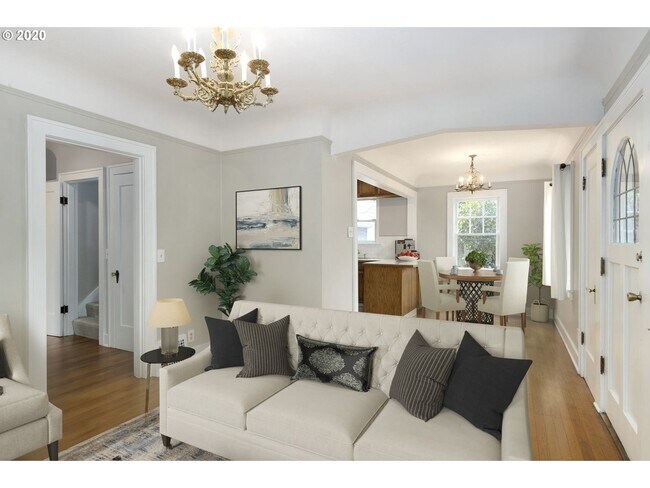 Foto del edificio - Spacious living in this renovated vintage ...