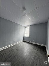 Building Photo - 15 S Church Ln