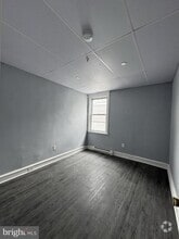 Building Photo - 15 S Church Ln