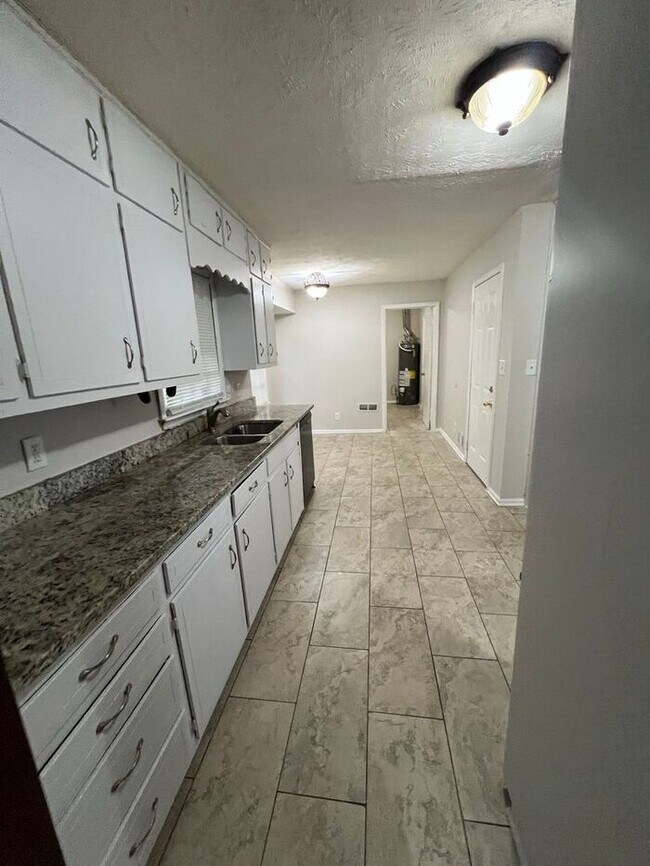 Foto del edificio - READY NOW!!!! 3 bed 2 bath!