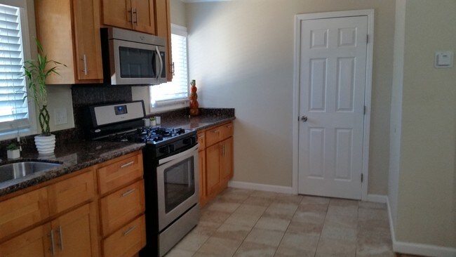 Building Photo - 472 Arleta Ave