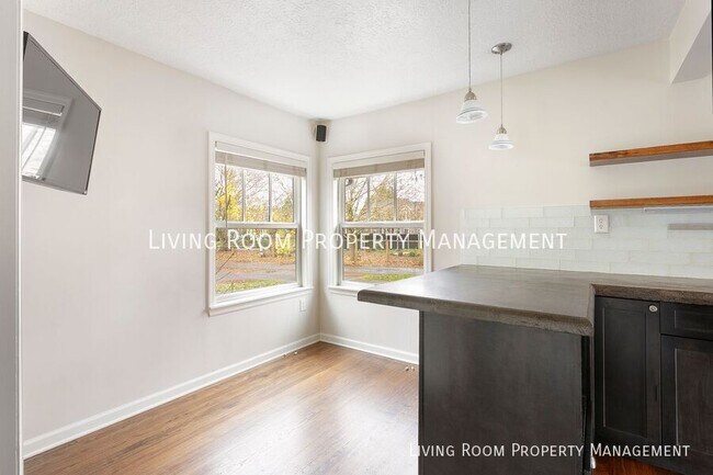 Foto del edificio - 7096 N Cambridge Ave