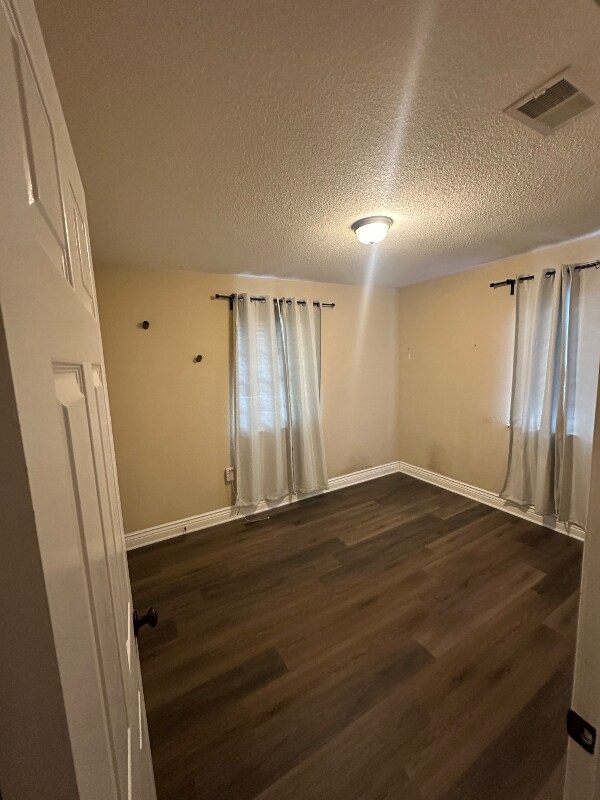 Foto principal - 18 Poulton Dr NW