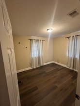 Building Photo - 18 Poulton Dr NW
