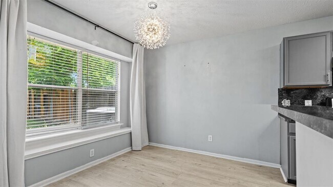 Foto del edificio - 8219 Fuqua Gardens Dr