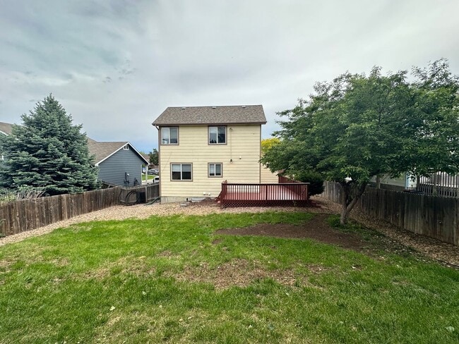 Building Photo - Updated 2 Bedroom w/ a Loft, 2 story