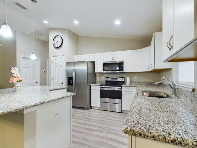 Kitchen - 10102 SW 188th Cir