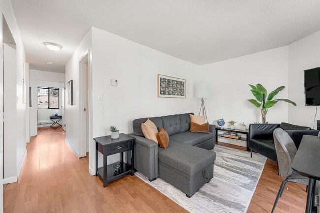 Building Photo - 1405 Haro St