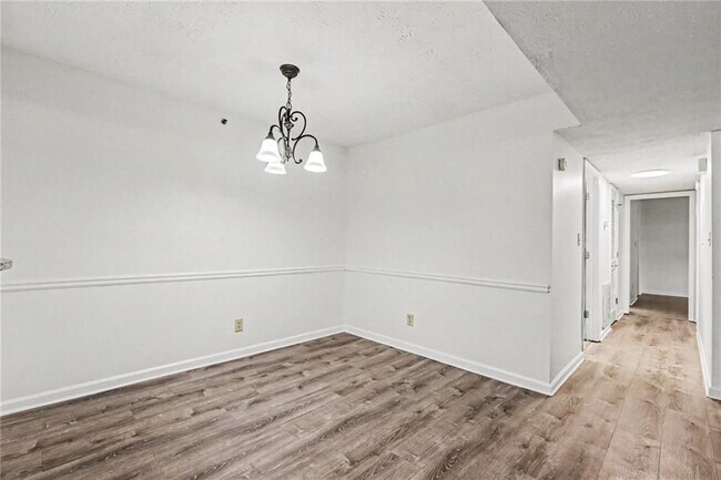 Building Photo - 3960 Riverlook Pkwy SE