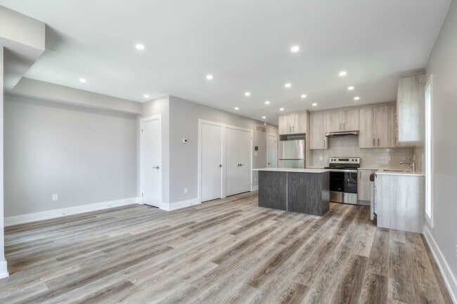 Building Photo - 53 Rockcliffe Blvd