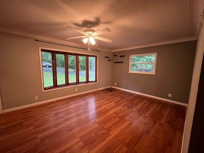 Building Photo - Three bedroom in Glen Carbon