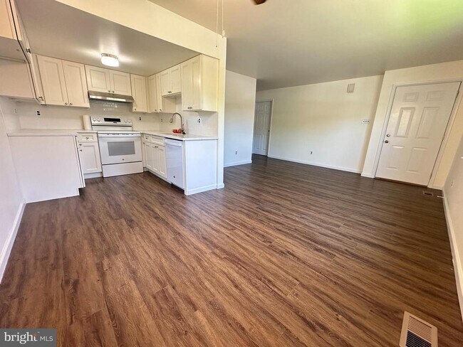 Building Photo - 5081 Defford Pl