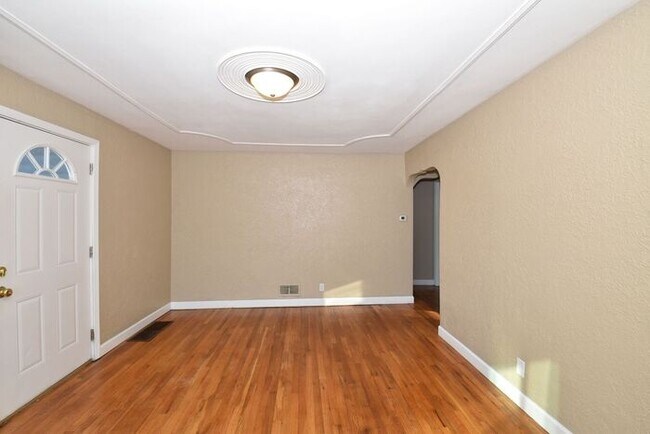 Foto del edificio - Mishawaka Northside 3 bedroom 1 1/2 story home with 2 bathrooms