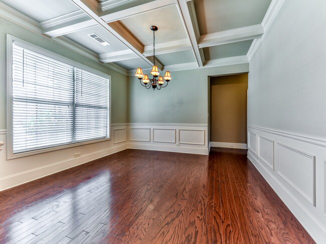 Building Photo - 833 Harrison Dr