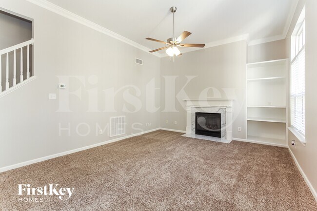 Foto del edificio - 6015 Forest Pond Dr