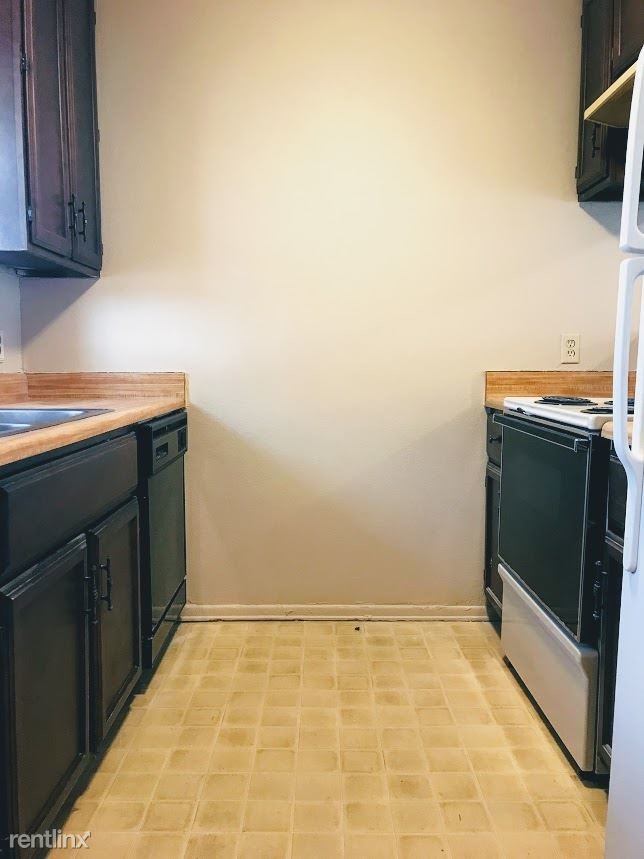 Building Photo - 2 br, 1 bath Duplex - 200 Bucknell Ct 202