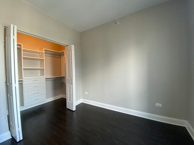 Foto del edificio - 320 N Clark St