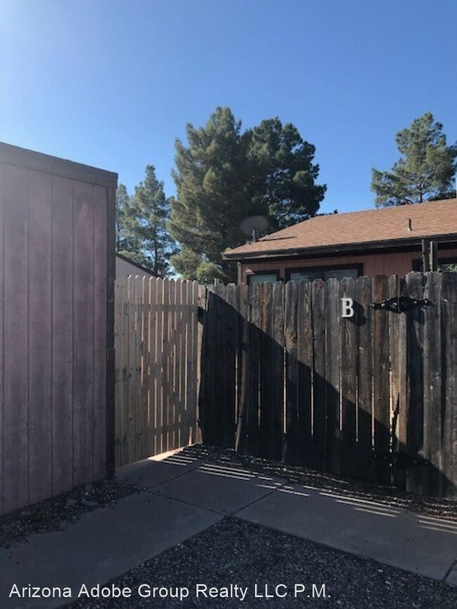 Building Photo - 1 br, 1 bath House - 615 E. Date St. Unit B