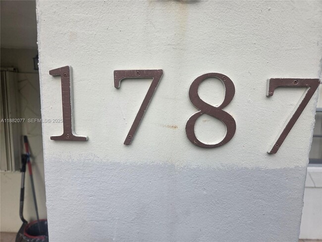 Foto del edificio - 1787 NE 173rd St