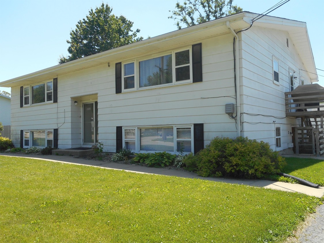 Primary Photo - 2085 1st Ave