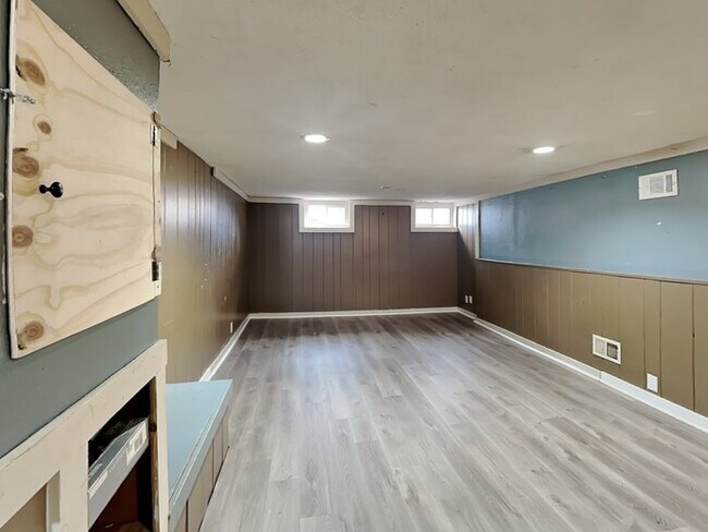 Building Photo - 3601 N Thomas Ave